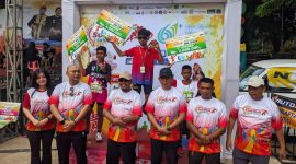 Momen foto bersama Bupati, Kapolres, Wakapolres, Plt Sekda, dan Kadis PUTR Sumenep di Sun Run 2025, simbol kolaborasi semua pihak dalam mendorong masyarakat hidup aktif dan sehat.