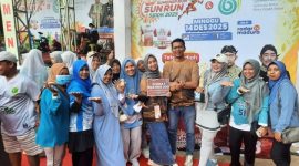 Srikandi PKDI Kabupaten Sumenep berfoto bersama usai pelaksanaan Sumenep Sun Run 2025, Minggu (14/12/2025). Kegiatan ini menjadi simbol dukungan terhadap gaya hidup sehat sekaligus penguatan peran Posyandu sebagai pusat edukasi dan pelayanan kesehatan berbasis masyarakat.