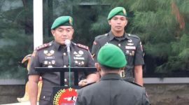 Komandan Kodim 0827/Sumenep, Letkol Arm Bendi Wibisono, SE, M.Han, membacakan amanat Kepala Staf Angkatan Darat (Kasad) dalam upacara peringatan Hari Juang TNI AD 2025 di Lapangan Makodim Sumenep.