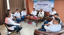 Pengurus dan anggota Serikat Media Siber Indonesia (SMSI) Kabupaten Sumenep saat mengikuti Rapat Kerja (Raker) bertema “Strategi Penguatan Media Siber di Era Disrupsi Teknologi” di Kota Batu, Malang, Jawa Timur, Senin (15/12/2025). Raker ini menjadi forum konsolidasi untuk memperkuat profesionalisme, etika jurnalistik, dan kolaborasi media siber di tengah pesatnya perkembangan teknologi digital.