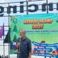 Plt. Kepala Dinas Lingkungan Hidup (DLH) Kabupaten Sumenep, Anwar Syahroni Yusuf, AP., M.Si., memberikan sambutan saat membuka kegiatan Kemah Hijau di Pantai Matahari, Desa Lobuk, Kecamatan Bluto, pada 13–14 Desember 2025.