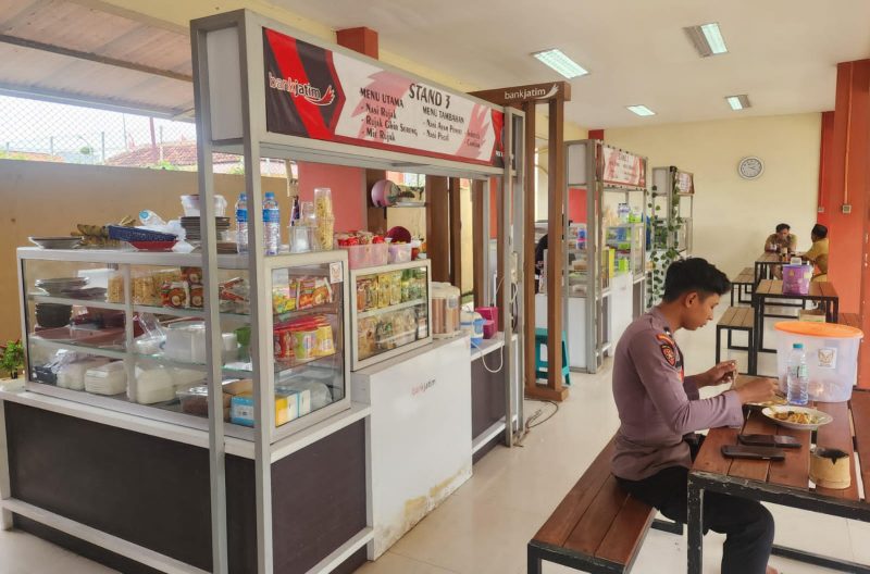 Foto menunjukkan suasana Pujasera Pemkab Sumenep yang tampak sepi, meski fasilitas modern dan beragam menu kuliner telah tersedia untuk ASN dan masyarakat umum.