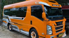 Salah satu armada Bintang Timur Tour siap mengantar peserta open trip Malang-Batu dengan nyaman dan aman, mendukung liburan seru kaula muda Madura