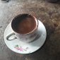 Keterangan Foto: Cangkir Kopi Peceng yang pekat dan harum, menjadi simbol kopi tradisional favorit warga Sumenep.
