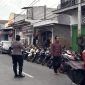 Polwan Polres Sumenep tampak ramah dan humanis saat menjadi garda terdepan pengamanan Sholat Jumat, mengatur arus lalu lintas dan membantu jamaah di sekitar masjid demi memastikan ibadah berlangsung aman dan khusyuk.