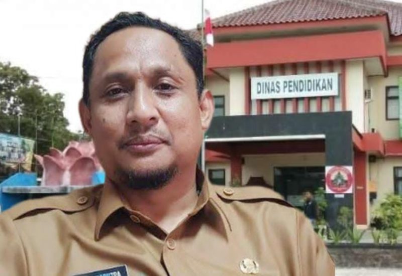 Kantor Dinas Pendidikan Kabupaten Sumenep, lokasi pengelolaan sejumlah belanja hibah dan belanja modal Tahun Anggaran 2025 yang kini menjadi sorotan publik, termasuk pengadaan Personal Computer (PC) untuk SMP Swasta bernilai ratusan juta rupiah, sementara Kepala Dinas Pendidikan setempat belum memberikan klarifikasi resmi.
