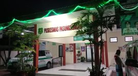Keterangan Foto: Suasana Puskesmas Pasongsongan, Kabupaten Sumenep, tempat pasien demam berdarah menunggu proses rujukan ke RSUD Sumenep akibat keterbatasan layanan ambulans.