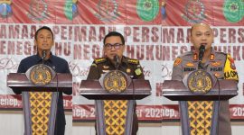 Persamaan Persepsi Aparat Penegak Hukum (APH) terkait KUHP dan KUHAP baru di Aula Sanika Satyawada Polres Sumenep, Selasa (23/12/2025), dihadiri seluruh unsur Criminal Justice System untuk memperkuat sinergi dan pemahaman hukum.