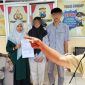 Setelah belasan tahun hidup terlunta akibat nikah siri suaminya, Siti Nur Ainiyah akhirnya melaporkan suaminya ke Polres Sumenep. Raut wajahnya menggambarkan kesedihan sekaligus harapan akan keadilan bagi anak-anaknya