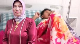Perhatian dan kepedulian Dirut RSUD Sumenep, dr. Erliyati, M.Kes, kepada Bagas, anak yatim asal Panaongan yang tengah berjuang melawan DBD.