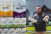 KOLASE FOTO. Varian rokok ilegal merek BONTE yang berhasil diamankan oleh Polres Sampang dalam operasi penindakan di Jalan Raya Camplong, Senin (22/12/2025) malam