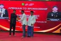 Bupati Sumenep memberikan penghargaan kepada HCML sebagai bentuk apresiasi atas dukungan perusahaan dalam berbagai program pembangunan daerah