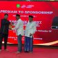 Bupati Sumenep memberikan penghargaan kepada HCML sebagai bentuk apresiasi atas dukungan perusahaan dalam berbagai program pembangunan daerah