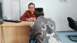 Nasabah dilayani petugas BRI Unit Manding dengan sistem pelayanan cepat dan ramah, menciptakan kenyamanan dalam bertransaksi.