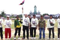 Kapolres Sumenep AKBP Rivanda, S.I.K., hadir langsung menyaksikan Lomba Kerapan Sapi Kapolres Cup 2025 di Lapangan Giling Sumenep, Sabtu (13/12/2025), mendukung pelestarian budaya Madura dan kebersamaan masyarakat.