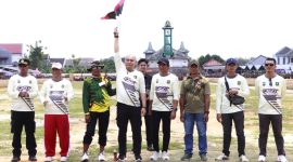 Kapolres Sumenep AKBP Rivanda, S.I.K., hadir langsung menyaksikan Lomba Kerapan Sapi Kapolres Cup 2025 di Lapangan Giling Sumenep, Sabtu (13/12/2025), mendukung pelestarian budaya Madura dan kebersamaan masyarakat.