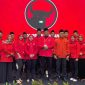 Foto Bersama Kader Partai – Fauzi Wongsojudo tersenyum bersama Ketua DPD PDI Perjuangan Jawa Timur, MH Said Abdullah, dan pengurus DPC Sumenep usai pengucapan sumpah janji.