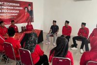 Pengurus DPC PDI Perjuangan Kabupaten Sumenep periode 2025–2030 menggelar rapat internal perdana di Kantor DPC PDIP Sumenep, Desa Batuan, Kamis (25/12/2025), sebagai langkah awal konsolidasi dan pemantapan kerja organisasi.