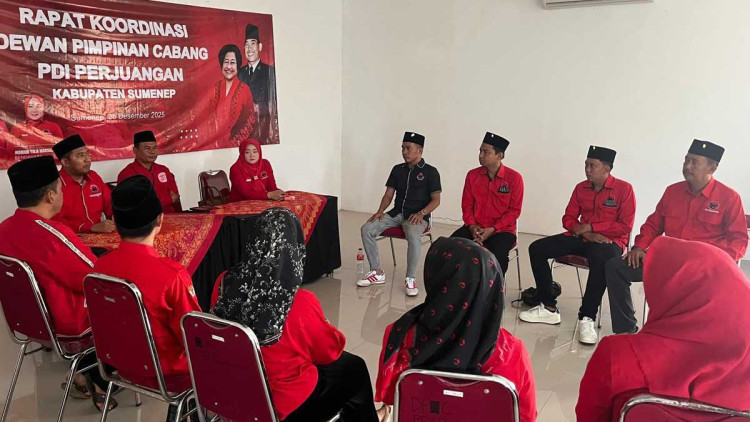 Pengurus DPC PDI Perjuangan Kabupaten Sumenep periode 2025–2030 menggelar rapat internal perdana di Kantor DPC PDIP Sumenep, Desa Batuan, Kamis (25/12/2025), sebagai langkah awal konsolidasi dan pemantapan kerja organisasi.