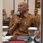 Keterangan Foto: Ketua PKDI Sumenep H. Ubaid Abdul Hayat menyampaikan masukan strategis terkait penguatan tata kelola keuangan desa dalam Forum Group Discussion (FGD) yang digelar DPMD Sumenep di Hotel Myze, sebagai upaya mendorong transparansi dan akuntabilitas pemerintahan desa.