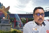 Achmad Dzulkarnaen (tengah), Kepala Bakesbangpol Sumenep, dikenal sebagai figur di balik terjaganya kondusivitas Sumenep menjelang dan pasca-Pilkada.
