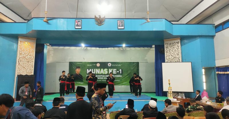Keterangan Foto:
Suasana Musyawarah Nasional (Munas) I Perguruan Silat (PS) COBRA yang digelar di SMKN 3 Pamekasan, Sabtu (4/1/2026), sebagai tonggak penguatan organisasi PS COBRA menuju level nasional.