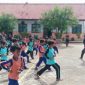 Siswa SDN Panaongan III Sumenep mengikuti latihan pencak silat dalam program intrakurikuler baru, yang dirancang untuk menyalurkan hobi sekaligus membangun prestasi dan disiplin.