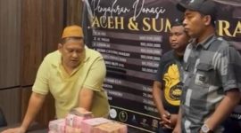 Penyerahan simbolis donasi kemanusiaan senilai Rp1,1 miliar oleh H. Khairul Umam (Haji Her) kepada relawan Bawang Mas Group untuk disalurkan ke Aceh dan korban erupsi Semeru, Kamis (8/1/2026).