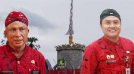 Moh. Iksan (kiri), kepala dinas lama yang meninggalkan jejak impresif capaian pariwisata, Faruk Hanafi (kanan), sosok baru yang kini memikul harapan dan tantangan besar sektor pariwisata Sumenep.