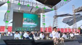 Ribuan warga Nahdliyin memadati Stadion Supriyadi, Kota Blitar, saat Istighosah Kubro dalam rangka Harlah ke-100 Nahdlatul Ulama.