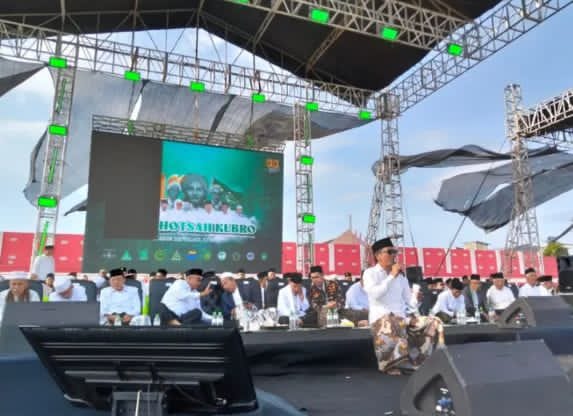 Ribuan warga Nahdliyin memadati Stadion Supriyadi, Kota Blitar, saat Istighosah Kubro dalam rangka Harlah ke-100 Nahdlatul Ulama.