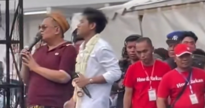H. Her berduet dengan Valen DA7 di atas Panggung Kemanusiaan, momen yang menandai bersatunya musik dan empati dalam konser amal untuk korban bencana Aceh dan Sumatera di Pamekasan.
