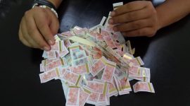 Ilustrasi pita cukai rokok, simbol kebijakan pemerintah yang dikabarkan akan memberikan cukai khusus bagi pengusaha rokok lokal dan pemula, sebagai langkah mendukung industri skala kecil