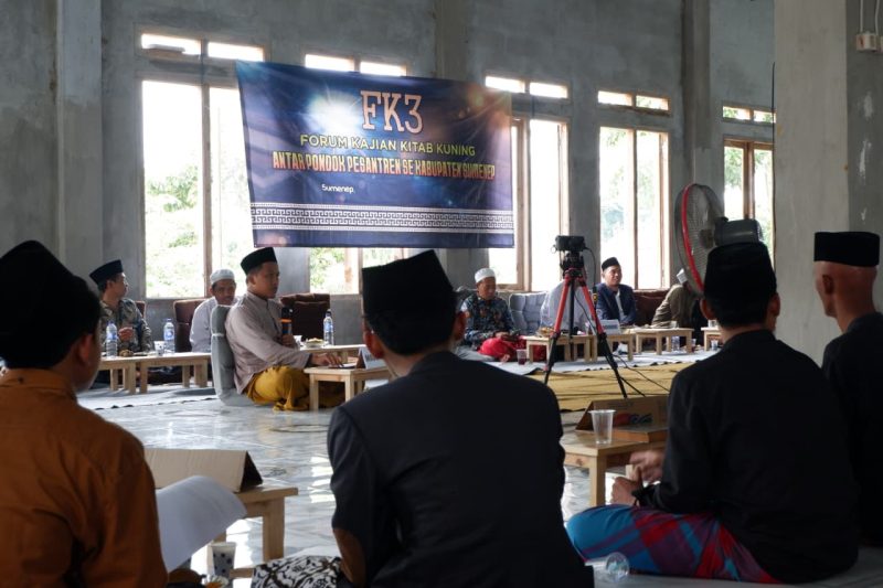 Suasana forum kajian Kitab Kuning antarpondok pesantren se-Kabupaten Sumenep di PP Mathali'ul Anwar, Senin (5/1/2026). (Foto: Dok. PP Mathali'ul Anwar)