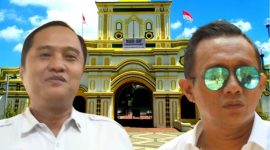 Keterangan Foto:
Faruk Hanafi (kiri) dan Sekdis Raisul Kawim (kanan), duo birokrat Disbudporapar Sumenep yang diharapkan mampu mendorong prestasi dan meningkatkan PAD sektor pariwisata.