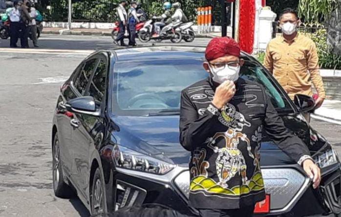 Bupati menekankan bahwa transisi energi harus dimulai dari pemerintah sebelum dibebankan kepada masyarakat