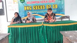 Keterangan Foto:
Guru-guru yang tergabung dalam KKG Gugus II Kecamatan Pasongsongan mengikuti diskusi dan berbagi praktik baik terkait penerapan pendidikan ramah anak bagi Anak Berkebutuhan Khusus (ABK), sebagai upaya memperkuat pendidikan inklusif di lingkungan sekolah dasar.