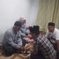 Caption: Screenshot Video Oknum Sekdes di Sampang Saat Dinikahkan Oleh Warga dan Disaksikan Ketua RT Setempat
