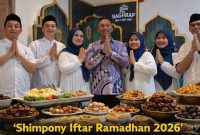 Suasana kebersamaan penuh makna mewarnai peluncuran program “Shimpony Iftar Ramadhan 2026” di de Baghraf Hotel & Resto Sumenep. Manajemen dan tim menyambut Ramadhan dengan senyum dan salam kebersamaan, menegaskan komitmen menghadirkan pengalaman berbuka puasa yang hangat, berkelas, dan penuh keberkahan.