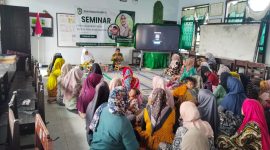 Keterangan Foto:
Wali murid SDN Panaongan III Sumenep mengikuti seminar pencegahan kekerasan seksual dan KGBO dengan antusias, Jumat (7/2/2026), sebagai upaya meningkatkan kesadaran orang tua dalam melindungi anak-anak di lingkungan sekolah.
