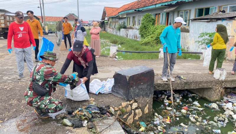 Kolaborasi lintas sektor DLH, Forkopimcam, Pemdes, dan warga menciptakan desa Pinggirpapas lebih bersih dan nyaman