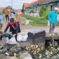 Kolaborasi lintas sektor DLH, Forkopimcam, Pemdes, dan warga menciptakan desa Pinggirpapas lebih bersih dan nyaman