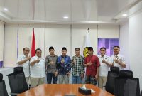 Ket foto : Anggota DPRD Sumenep Juhairi dan Jailani, juru bicara masyarakat Masalembu, saat menghadiri rapat koordinasi di Jakarta pada 23 Februari 2026. Pertemuan ini membahas percepatan pembangunan PLTS Komunal di Pulau Masalembu, sebagai upaya menghadirkan listrik 24 jam bagi warga pulau terpencil.