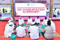 Keterangan Foto:
Bupati Sumenep Achmad Fauzi Wongsojudo bersama Wakil Bupati, Ketua DPRD, unsur TNI–Polri, aparat penegak hukum, pimpinan OPD, dan alim ulama mengikuti acara buka puasa bersama di Masjid Sumekar, Jumat (27/2/2027), sebagai simbol sinergi antara pemerintahan, hukum, dan spiritualitas di bulan Ramadan.