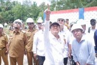 Bupati Sumenep Achmad Fauzi Wongsojudo meninjau Kampung Nelayan Merah Putih di Desa Dapenda, Kecamatan Batang-Batang. Program ini dilengkapi fasilitas pabrik es, kios ikan, dan bengkel nelayan untuk meningkatkan kesejahteraan dan produktivitas nelayan setempat.