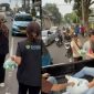 Yessy Praneda bersama keluarga besar Praneda Care Foundation membagikan ratusan takjil kepada pengendara, pejalan kaki, dan warga yang naik angkutan umum di Mall Ciplaz, Jakarta Timur. Aksi ini menjadi bagian dari rangkaian kegiatan kemanusiaan yang hampir setiap hari digelar selama Ramadan, sebagai wujud kepedulian sosial dan semangat berbagi.