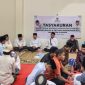 Ket Foto: Bupati Sumenep, Achmad Fauzi Wongsojudo, berbuka puasa bersama petugas kebersihan Dinas Lingkungan Hidup (DLH) di Kantor Baznas, Rabu (04/03/2026), sambil memberikan apresiasi atas dedikasi mereka menjaga kebersihan dan kenyamanan kota.