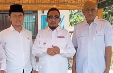 Bupati Sumenep, Achmad Fauzi Wongsojudo, memastikan akan melakukan sidak ke seluruh dapur MBG dan memberikan himbauan kepada pemilik dapur, didampingi Ketua PKDI Kabupaten Sumenep, H. Ubaid Abdul Hayat, Camat, dan pengurus PKDI, agar standar kebersihan, kualitas, dan nutrisi makanan anak-anak terpenuhi, Rabu (05/03/2026) di Kecamatan Guluk-guluk.