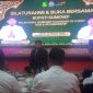 Bupati Sumenep, Achmad Fauzi Wongsojudo, berbincang hangat sambil tersenyum bersama para pelaksana dan sponsor Calendar of Event 2026 di Pendopo Agung Keraton Sumenep, Senin (9/3/2026), saat kegiatan buka puasa bersama. Momen ini menegaskan sinergi, apresiasi, dan kolaborasi semua pihak demi kesuksesan berbagai agenda daerah.