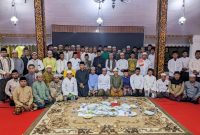 Ket Foto: Suasana khotmil Qur’an mingguan di Pendopo Agung Keraton Sumenep, diikuti oleh jajaran OPD, tokoh agama, dan masyarakat, sebagai wujud penguatan nilai religius dan kebersamaan.